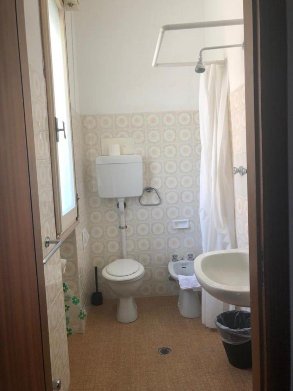 Room image 4
